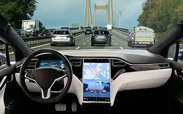 Abu Dabi, 2026'da Kendi Kendini Süren Lüks Robotaxi Filosuna Kavuşacak
