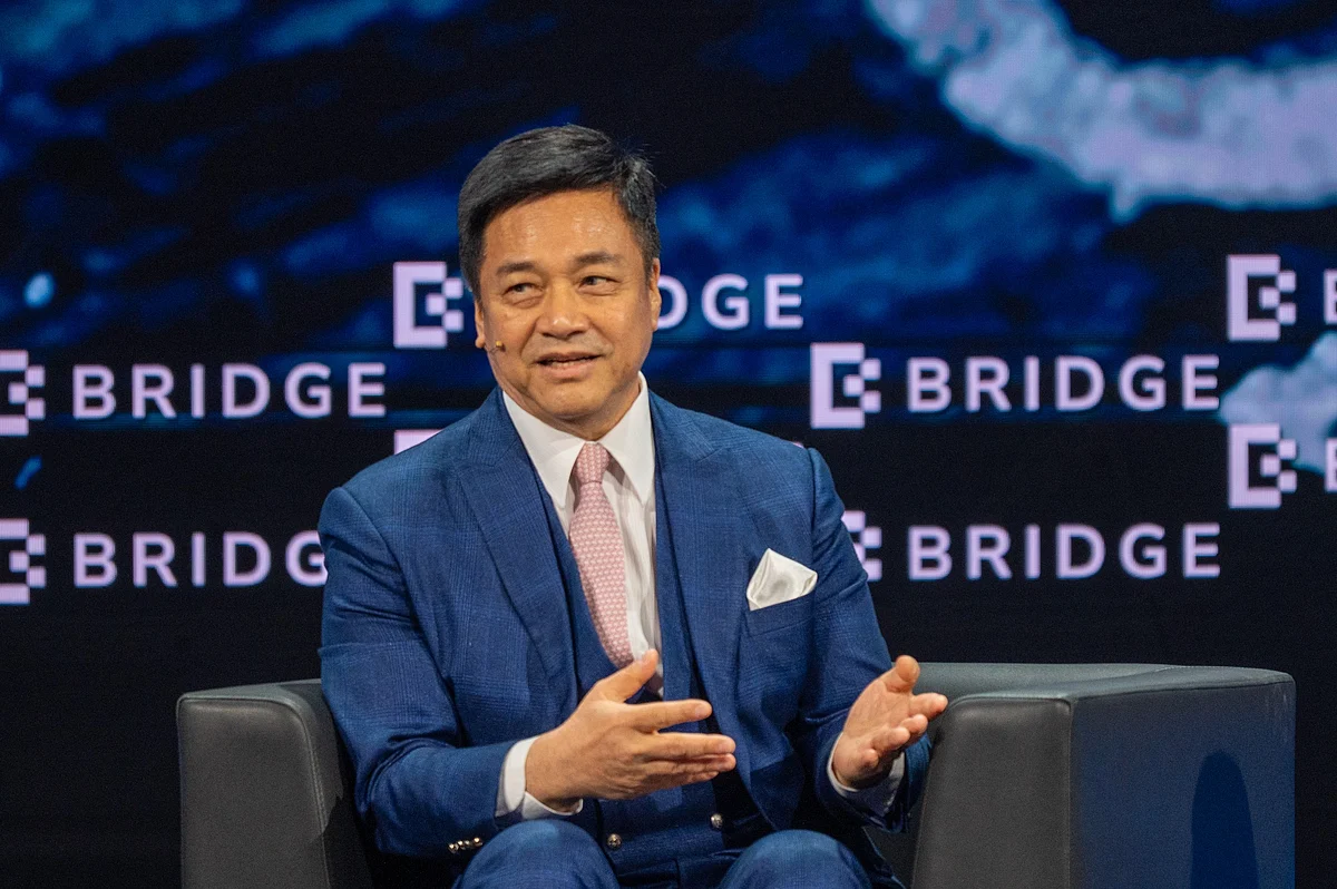 Abu Dabi'de Köprü Zirvesi: Stanley Tong, Jackie Chan Gişe Formülünü Nasıl Kırdı?