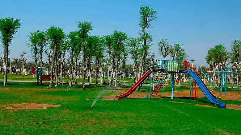 Ajman, Şiddetli Yağmurlar Emirliğe Çarptığında Tüm Halka Açık Parkları Kapattı