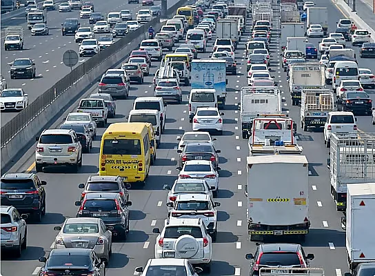 Araç Yasağından Ücret Artışına: 10 BAE Trafik Kanunu, Sakinlerin Bilmesi Gereken Değişiklikler