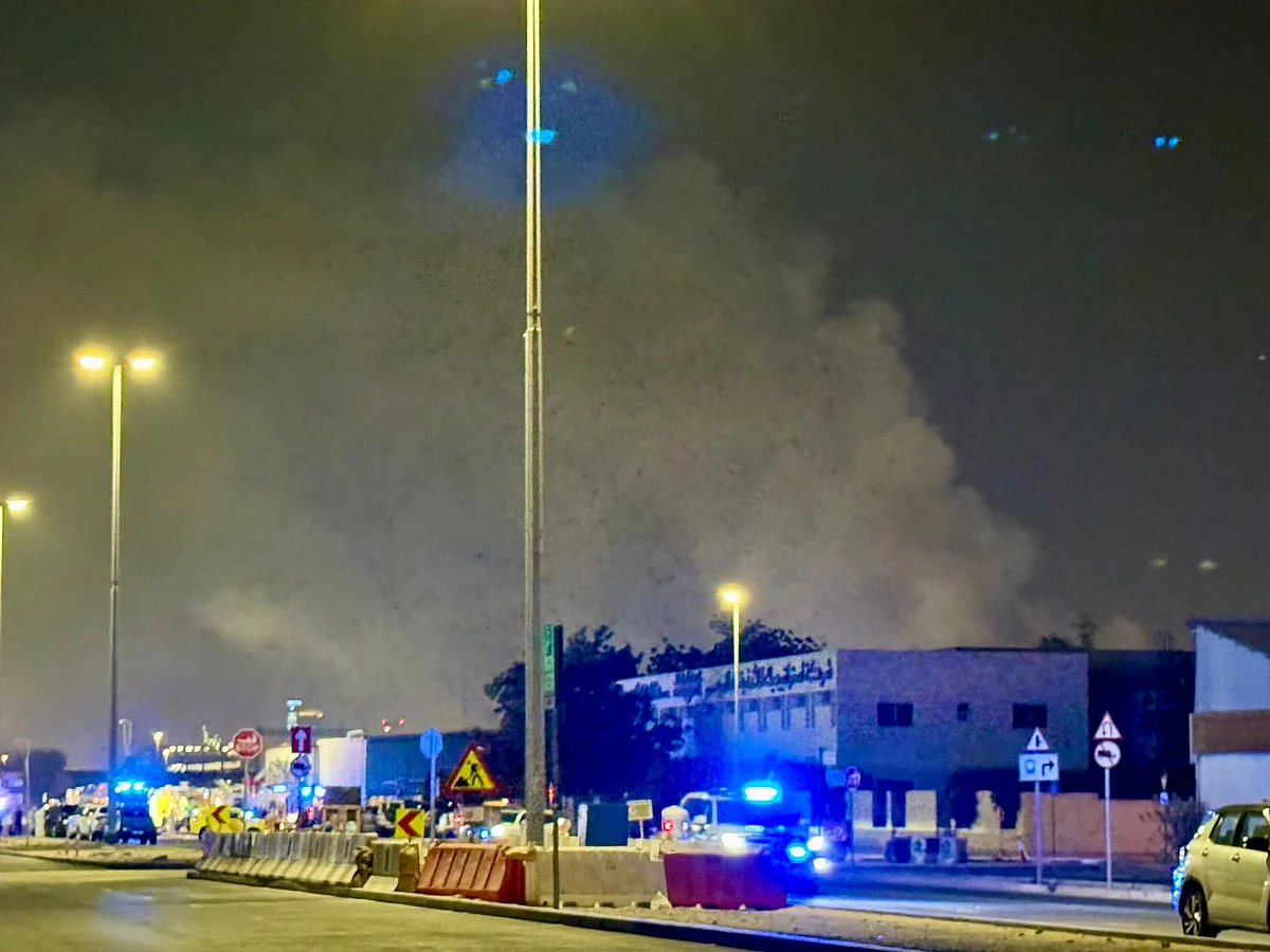BAE: Al Quoz'da Yangın Çıktı, İtfaiyeciler Hemen Müdahale Etti