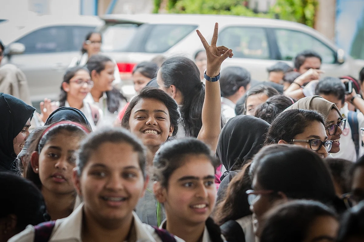 BAE: Bazı Öğrenciler Cbse Sınavlarına Hazırlanırken Hindistan Okullarında Bayram Haftası Başlıyor