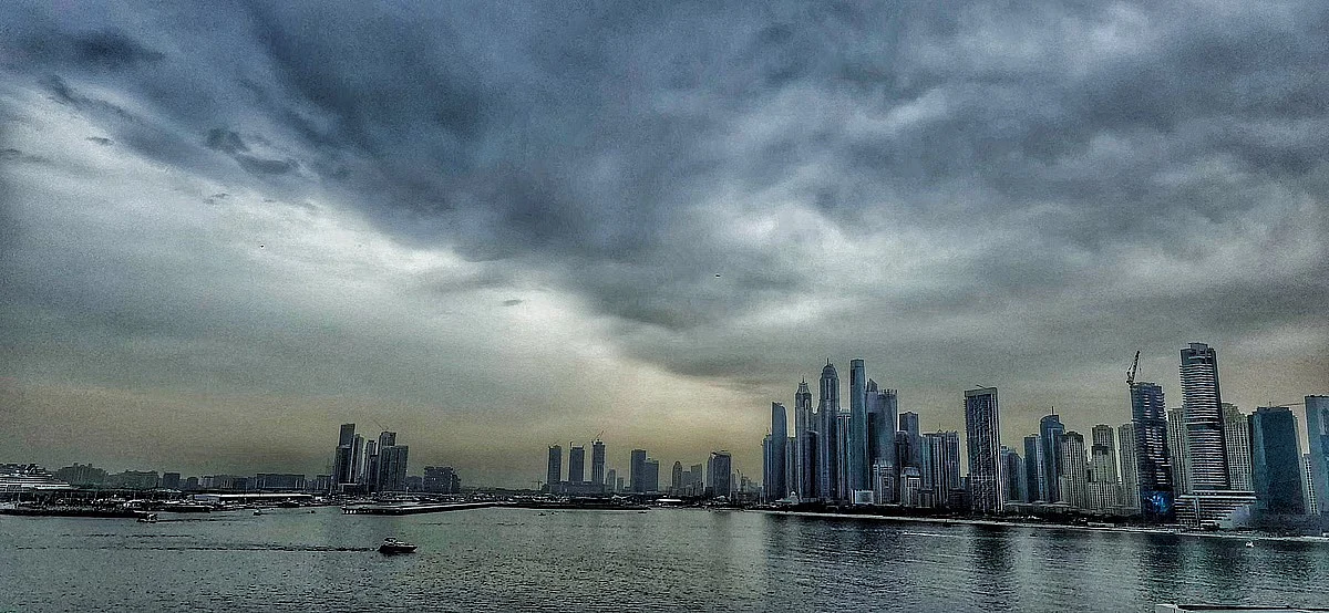 BAE Hava Durumu: Parçalı Bulutlu Gökyüzü; Sharjah'da Sıcaklık 16 ° C'ye Düşecek