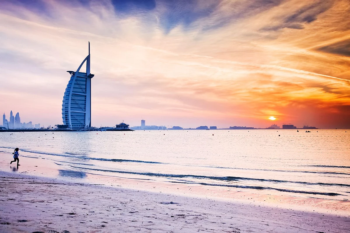 BAE Kadını, Plaj Ahlaksızlığı Raporundan Sonra Dubai Polisinin 'Hızlı Eylemini' Doğruladı