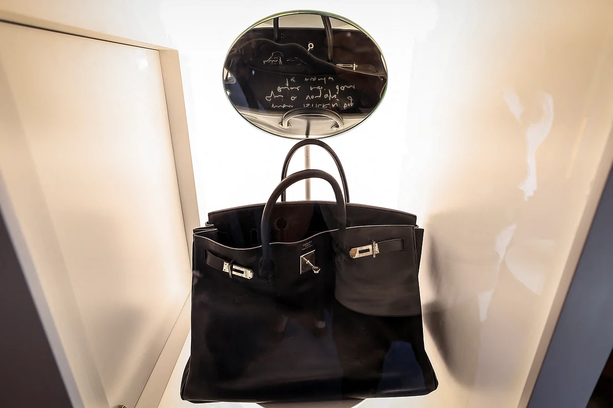 BAE: Orijinal Hermes Birkin Çantası Abu Dabi'de 2,86 Milyon Dolara Açık Artırmaya Çıkarıldı