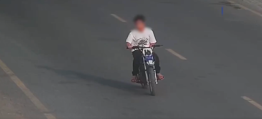 BAE'de E-Scooter ve Bisiklet Kullanan Çocuklar: Ebeveynler Kış Aylarında Neden Ekstra Dikkatli Olmalı