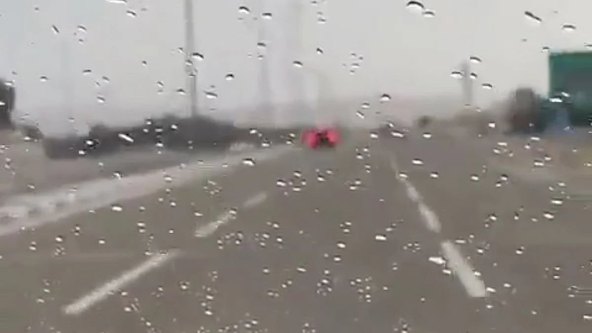 BAE'de Yarın Hava Durumu: Bazı Bölgelerde Hafif Yağışlar Bekleniyor; Dubai'de 15 ° C'nin Altında