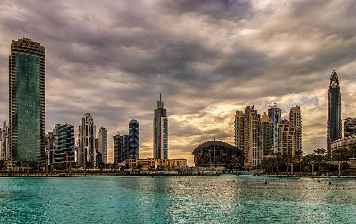 BAE'de Yarın Hava Durumu: Yağmur İhtimali; Dubai'de Sıcaklık 16 ° C'ye Düştü