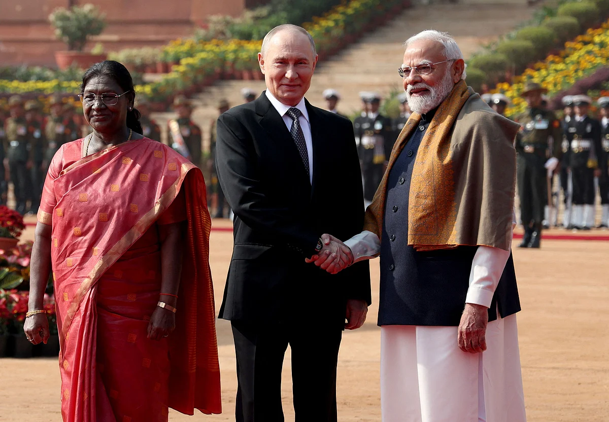 Bakın: Putin Delhi'de Törenle Karşılandı, Gandi Anıtı'nda Haraç Ödedi