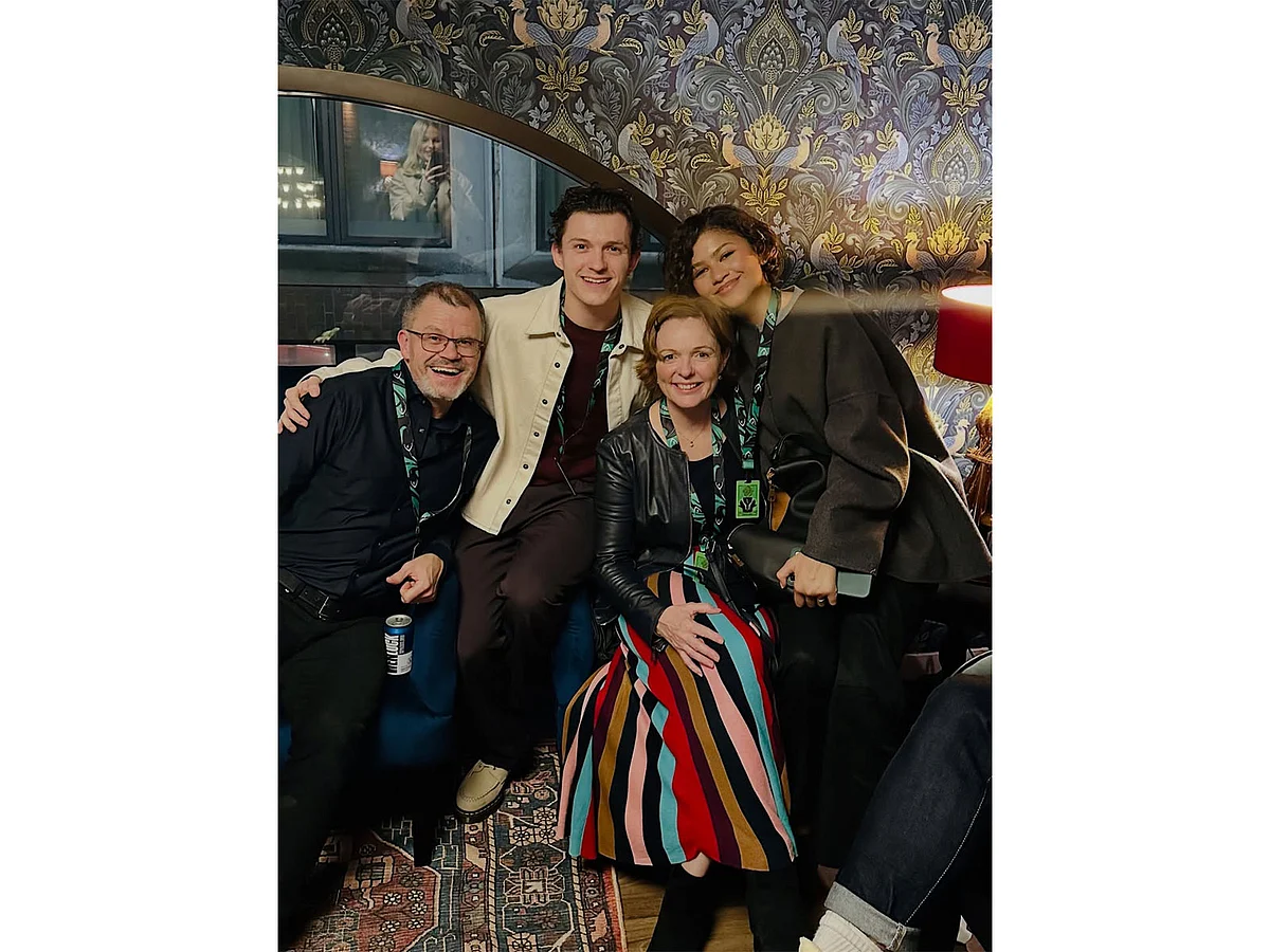 Bak: Zendaya Hafta Sonu Nişanlısı Tom Holland Ve Ailesini Bir Araya Katılır