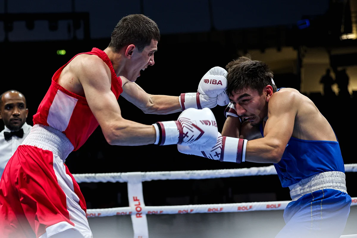 Boksörler Spot Işığını Çalarken Dubai Tenis Stadyumu Kükreyen Bir Arenaya Dönüşüyor