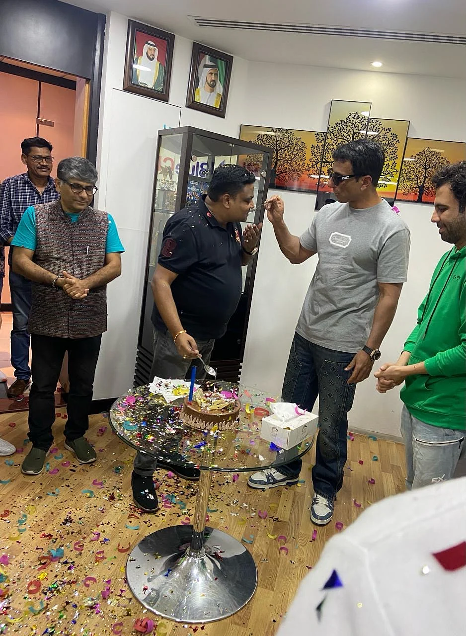 Bollywood'un Sonu Sood, Büyük Khali Bluechip Dolandırıcılığına Çağrıldı; Aktör 'Ben Kurbanım' Diyor