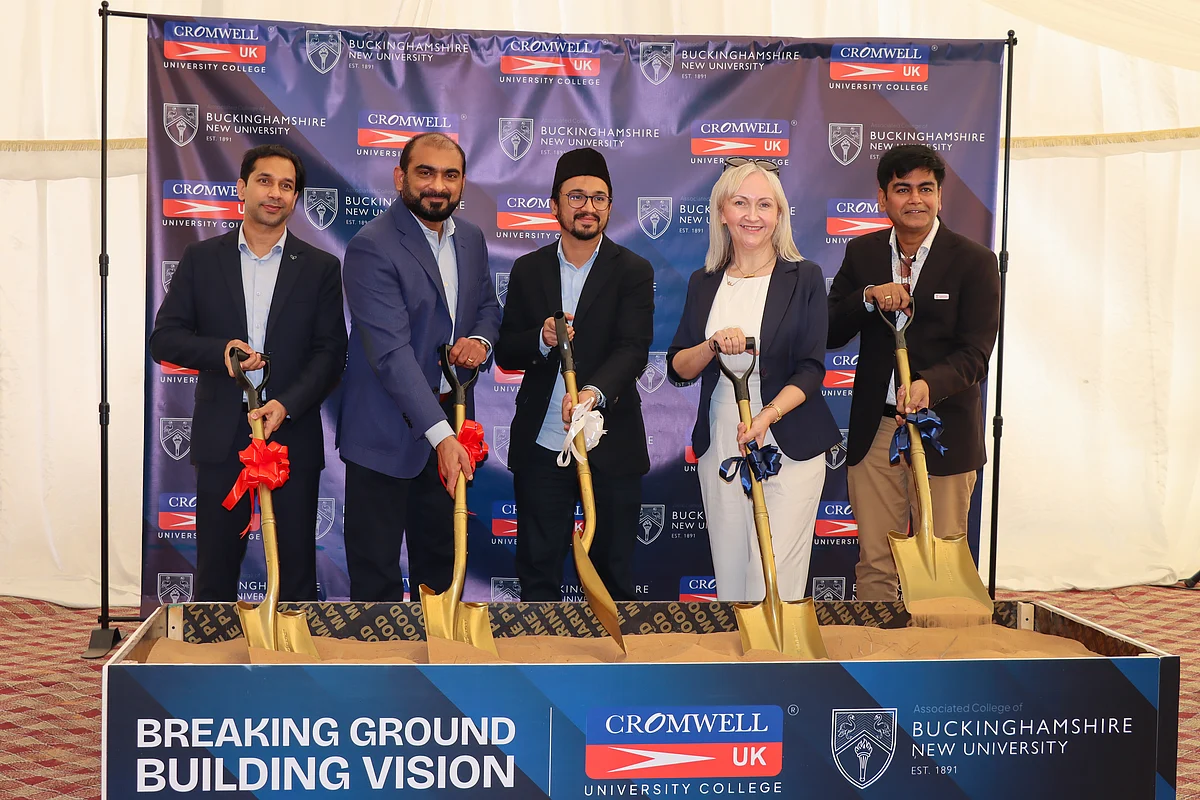 Buckinghamshire New University'nin Uaq Serbest Ticaret Bölgesi'ndeki Kampüsünün Temel Atma Töreni