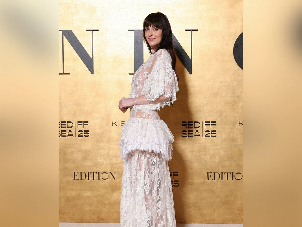 Dakota Johnson Oyunculukla 'Aşk-Nefret ilişkisi' üzerine Açılıyor, üretmek