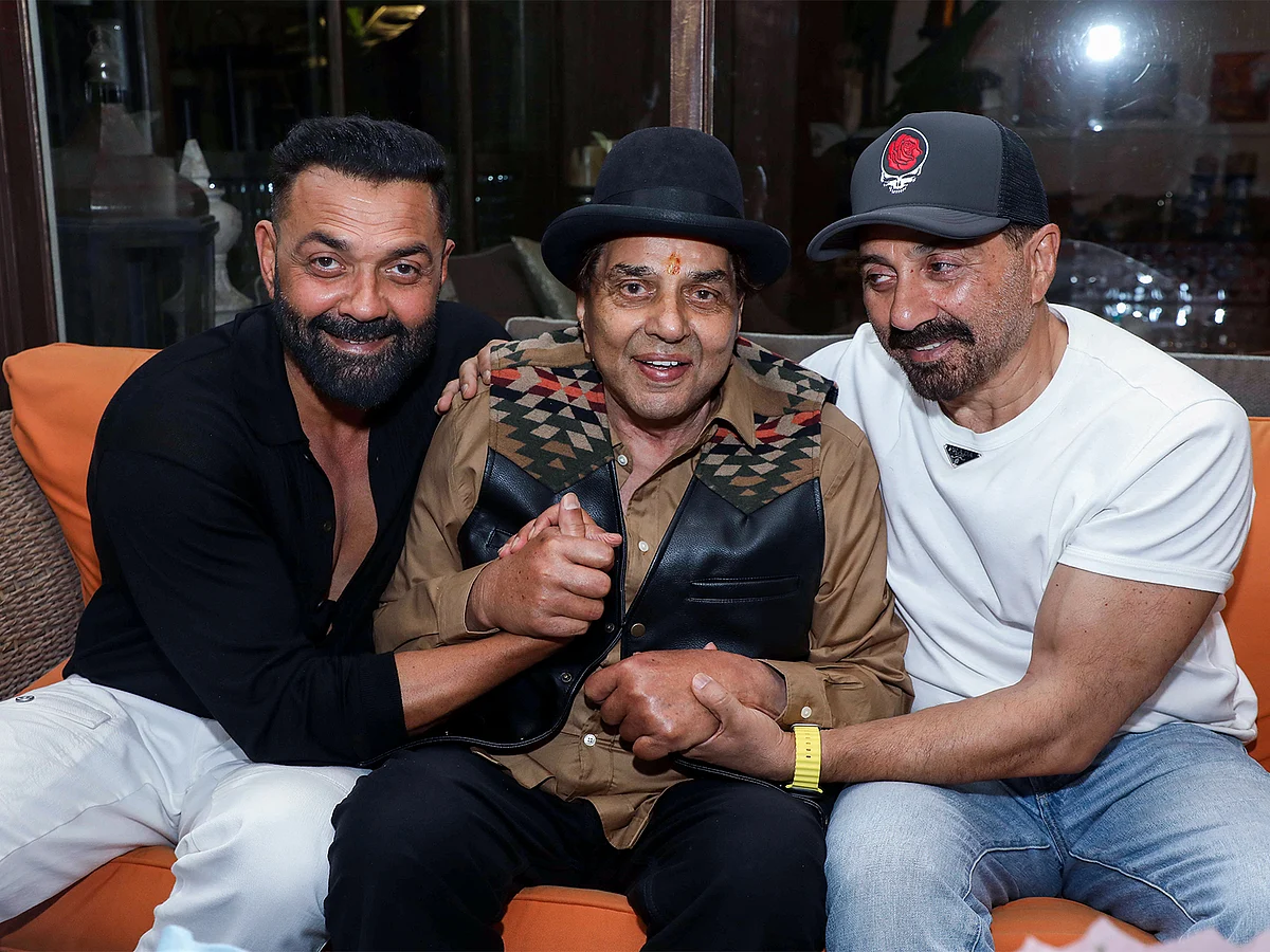 Deol Ailesi, Dharmendra'nın Son Ayinlerini Gerçekleştirir, Külleri Ganga