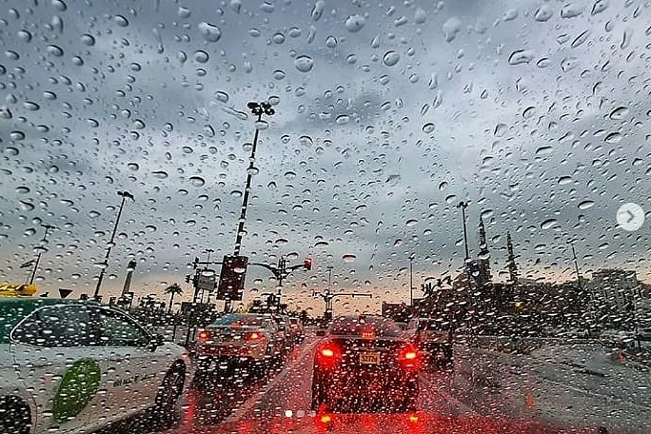 Dubai Polisi Dengesiz Hava Koşulları Konusunda Uyardı, Sakinlerden Plajlardan Kaçınmalarını, Dikkatli Sürmelerini İstedi