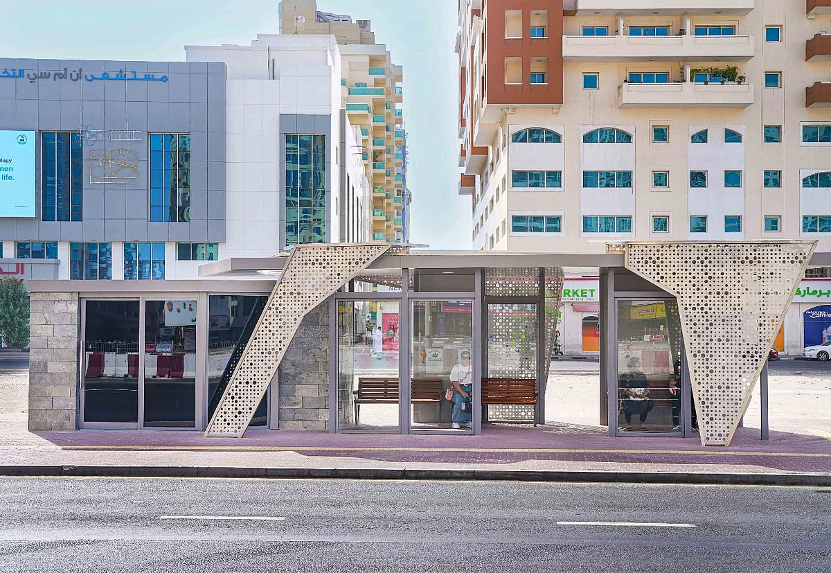 Dubai: Toplu Taşıma Ağını Artırmak için Kilit Noktalarda 595 Otobüs Durağı Tamamlandı