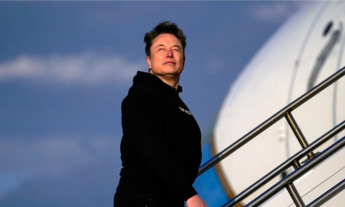 Elon Musk, Tesla'nın Ödeme Paketi Kararından Sonra 700 Milyar Dolar Değerinde İlk Kişi Oldu