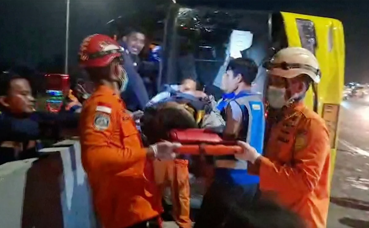 Endonezya: Otobüs Kazasında En Az 16 Kişi Öldü; 34 kişi Tahliye Edildi