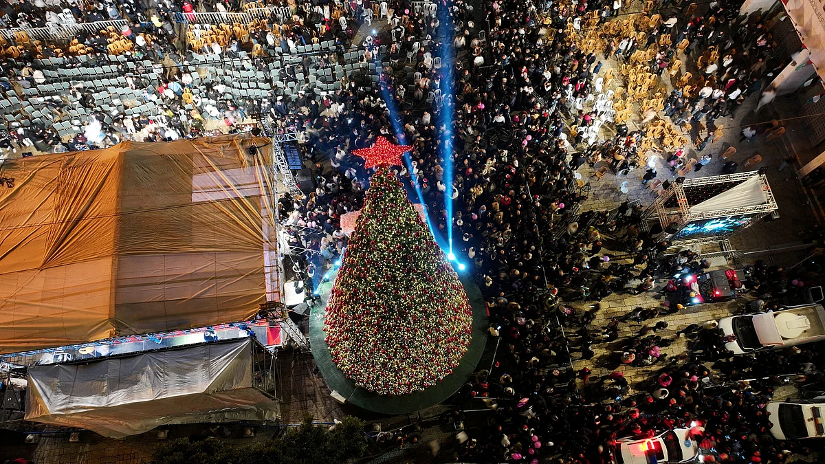 Gazze Savaşı'nın başlamasından Bu yana Beytüllahim Noel Ağacı ilk kez Yanıyor
