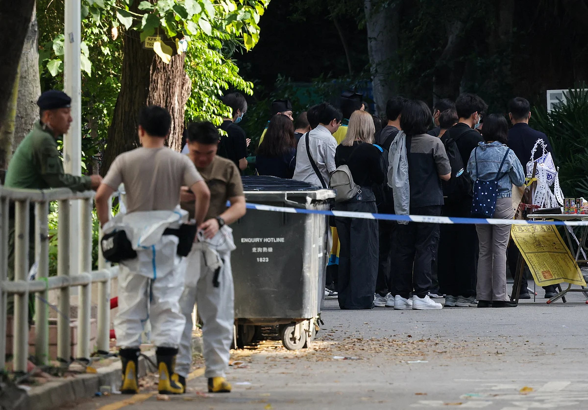 Hong Kong Yangını: Binalardaki Bazı Örgü Örnekleri Standartlara Uymadı; 13 Soruşturmada Tutuklandı