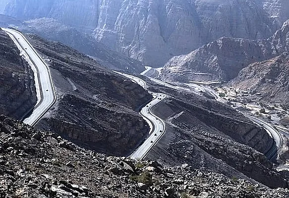 Jebel Jais Şiddetli Yağmurlardan Sonra Kapanıyor: BAE Kampçılarının Soğuk Gecelerin Tadını Çıkaracağı Yer