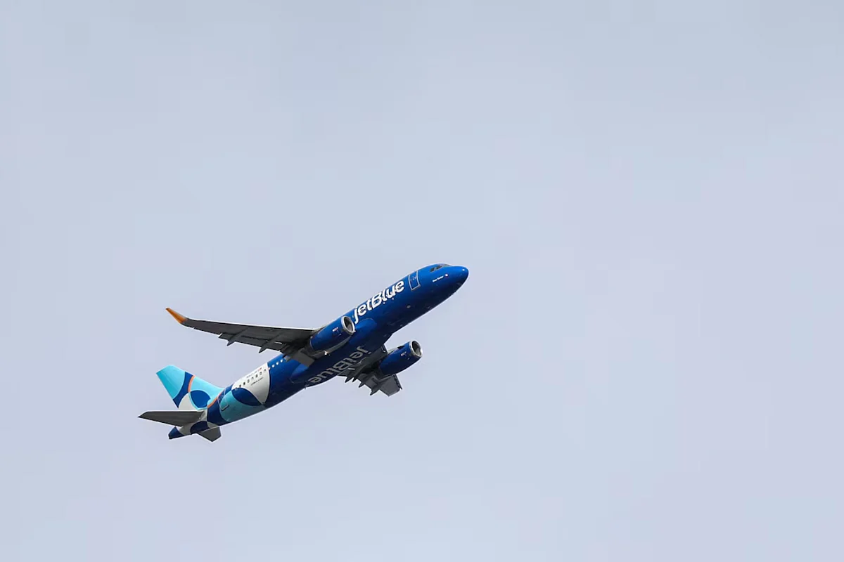 Jetblue Uçuşu, ABD Hava Kuvvetleri Jeti ile Havada Çarpışmayı Önler