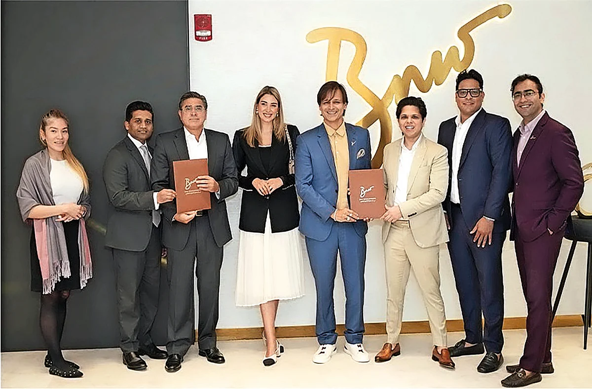 Karı Koca Emlak Ekibi Dubai'de Dönüm Noktası Dokuz Rakamlı Anlaşmayı Güvence Altına Aldı