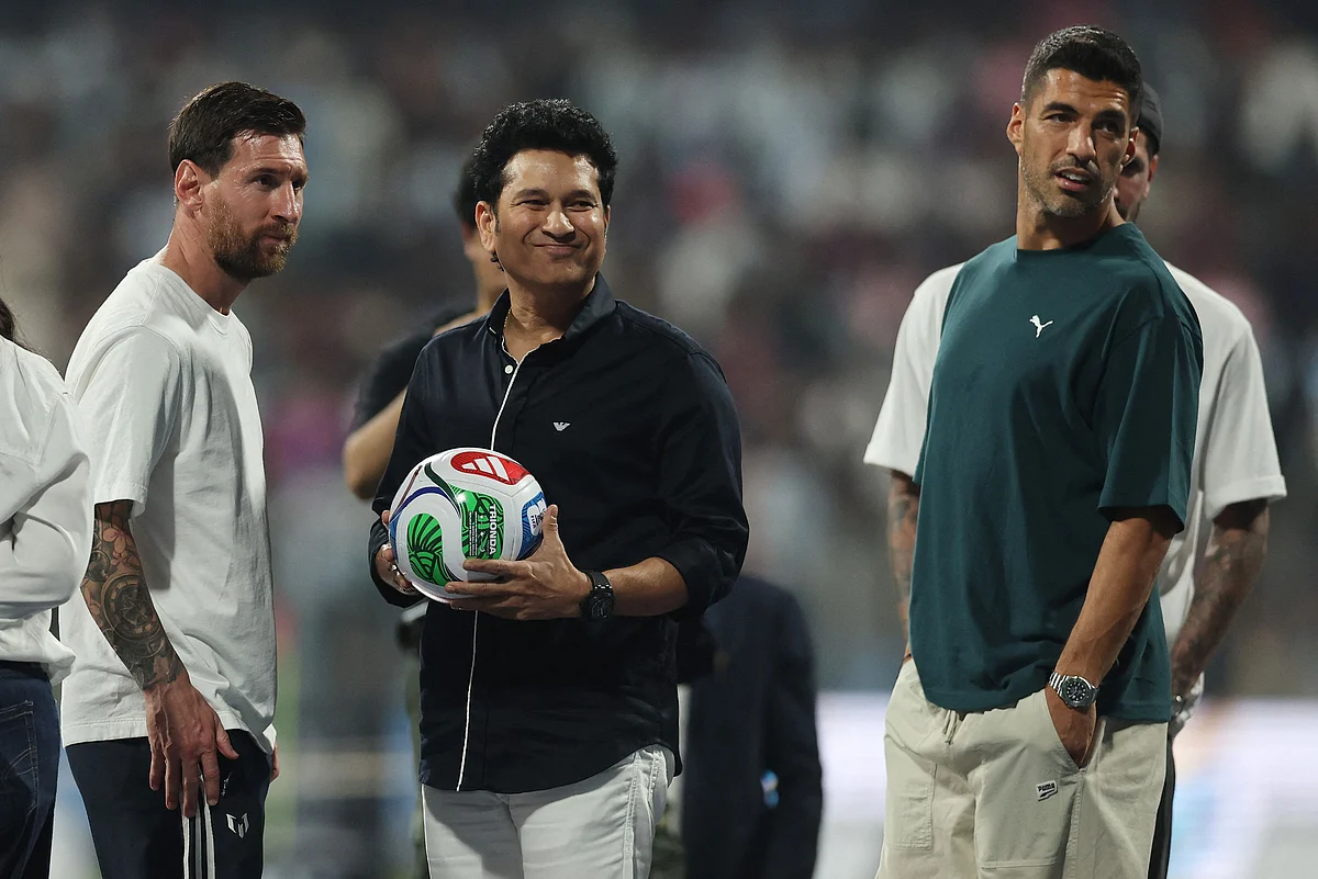 Messi, Mumbai'de Kriket Simgesi Tendulkar İle Tanışırken 'Altın An'