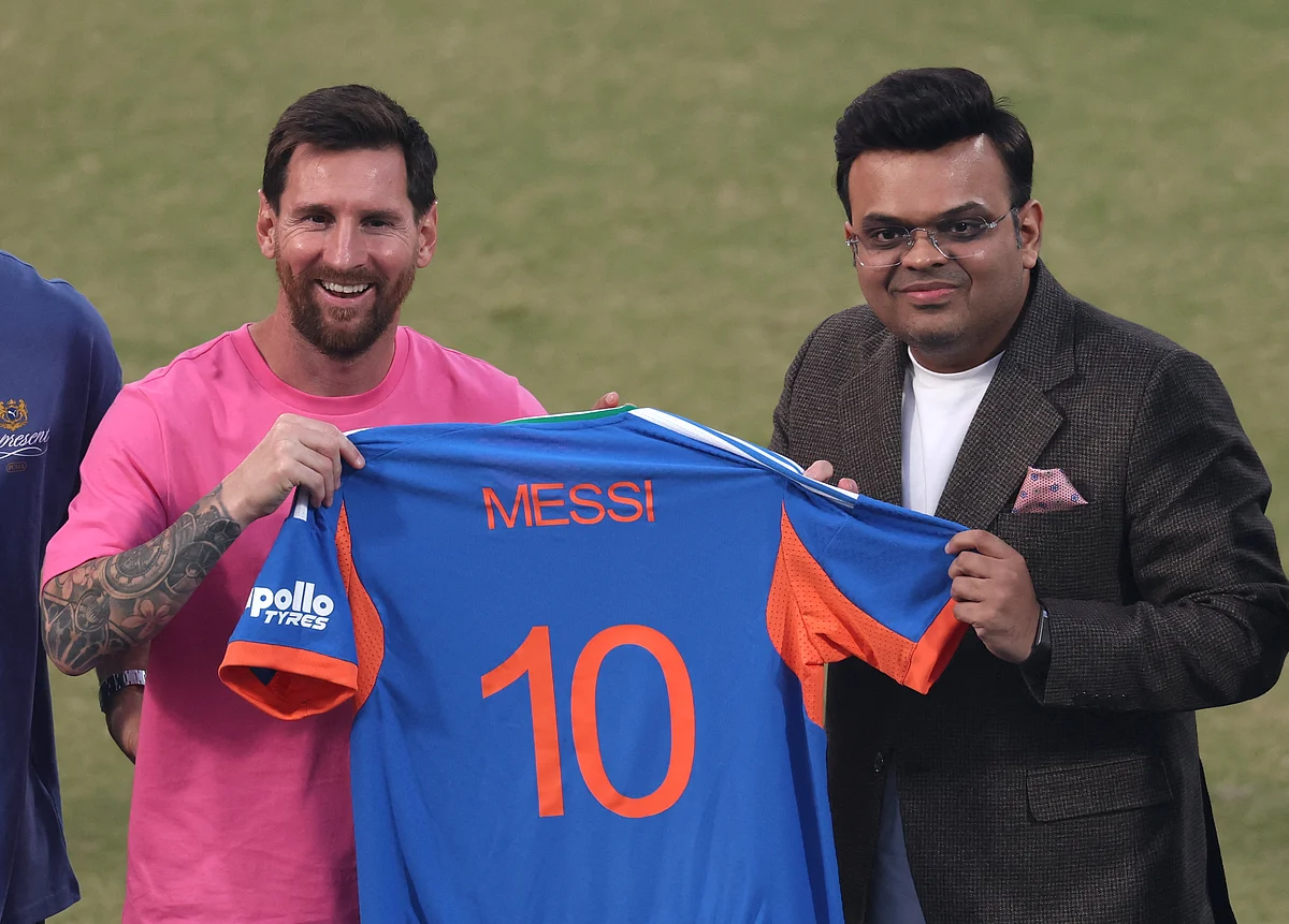 Messi, Taraftarlar Futbol İkonuna Bir Göz Atmak için Zehirli Havayı Cesurlaştırırken Hindistan Forması Alıyor