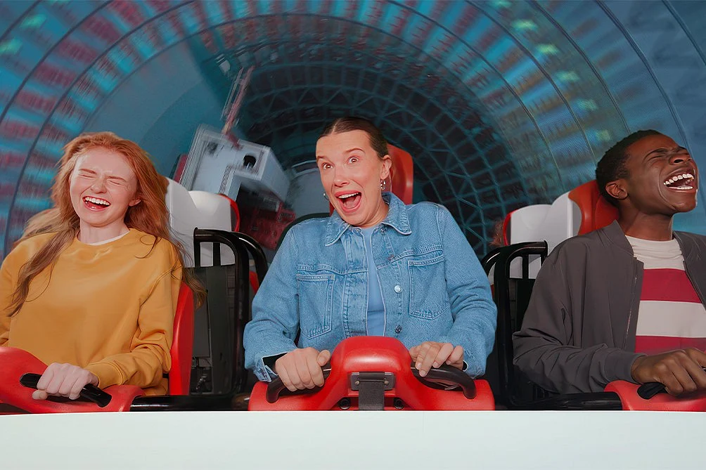 Millie Bobby Brown, Dünyanın En Hızlı Roller Coaster'ında Kayboluyor ve Kocası Jake Bongiovi'yi Yas Adası Abu Dabi'de Hayrete Düşürüyor
