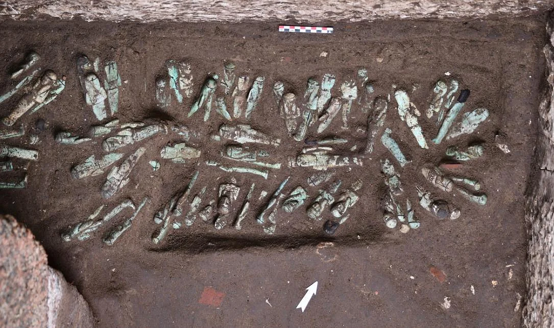 Mısırbilimciler Firavun'un Mezarındaki 225 'Olağanüstü' Figürü Ortaya Çıkardı