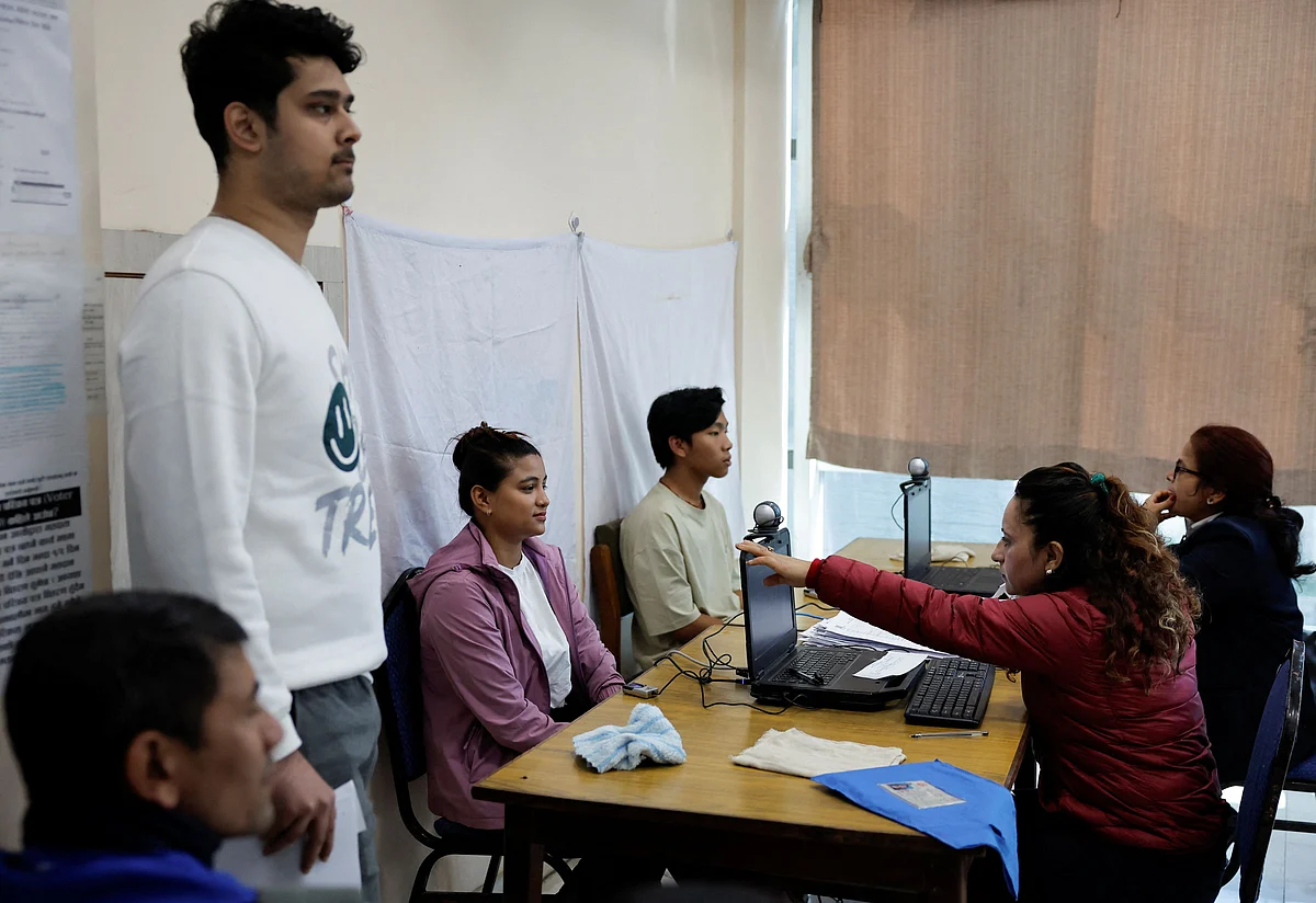 Nepal, Ayaklanma Sonrası Anketler için 114 Partiyi Onayladı