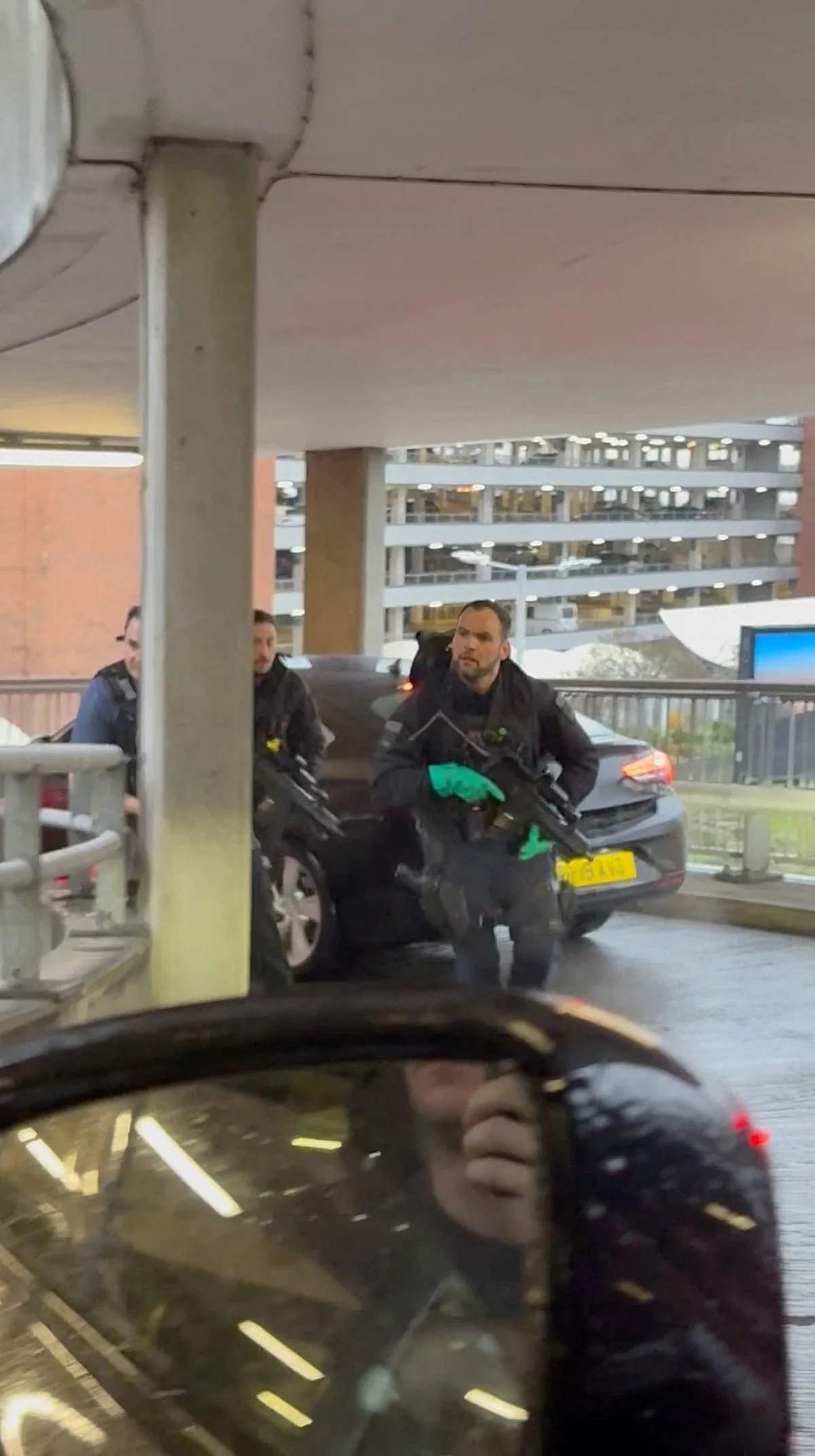 Polis, Heathrow Havaalanı Otoparkında Biber Gazı Saldırısını Soruşturdu