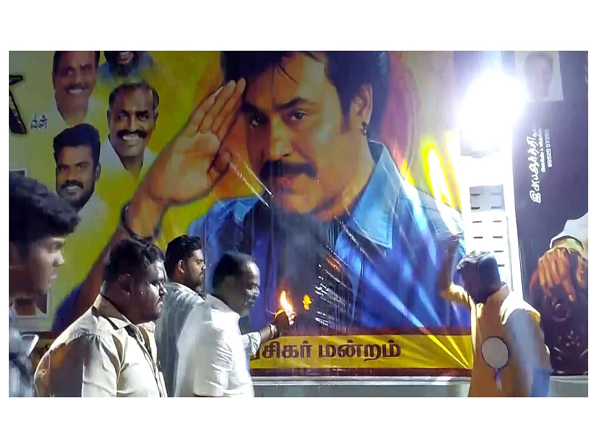 Rajinikanth'ın Hayranları, 'Padayappa' Filminin Hindistan'da Yeniden Gösterimini Kutluyor