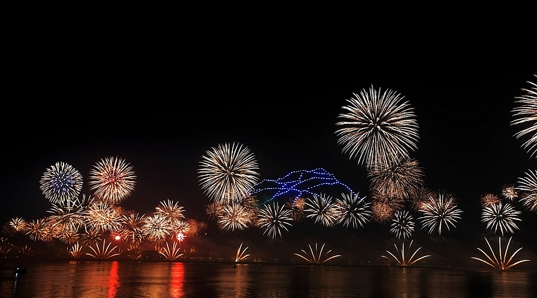 Sharjah'da NYE 2026: Havai Fişeklerle Nerede Kutlanır, Canlı Performanslar