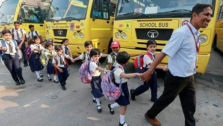 Sınıflardaki Yapay Zekadan Arapça Çalışmalarını İlerletmeye: 2025'te 12 Temel BAE Eğitim Reformu