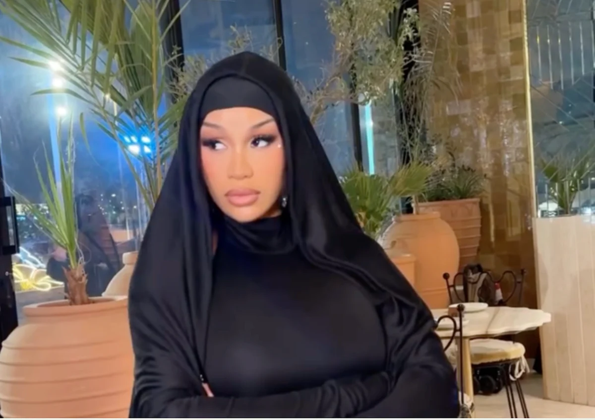 Suudi Arabistan'a Övgüyle Dolu Cardi B, Krallıkta Viral Oluyor