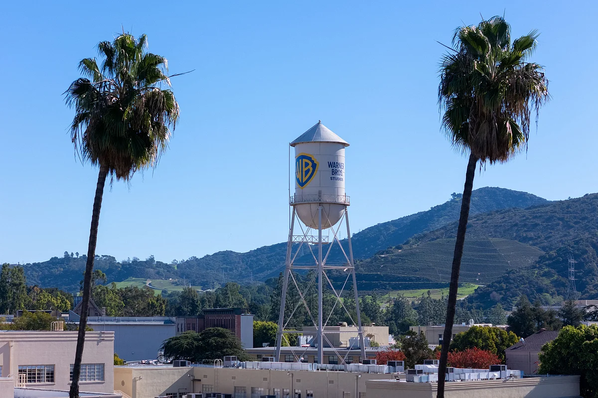 Warner Bros'un İhale Savaşı ve Kırmızı Sıcak Birleşme ve Satın Alma Pazarı, Tatillerde Çalışan Anlaşma Üreticilerine Sahip