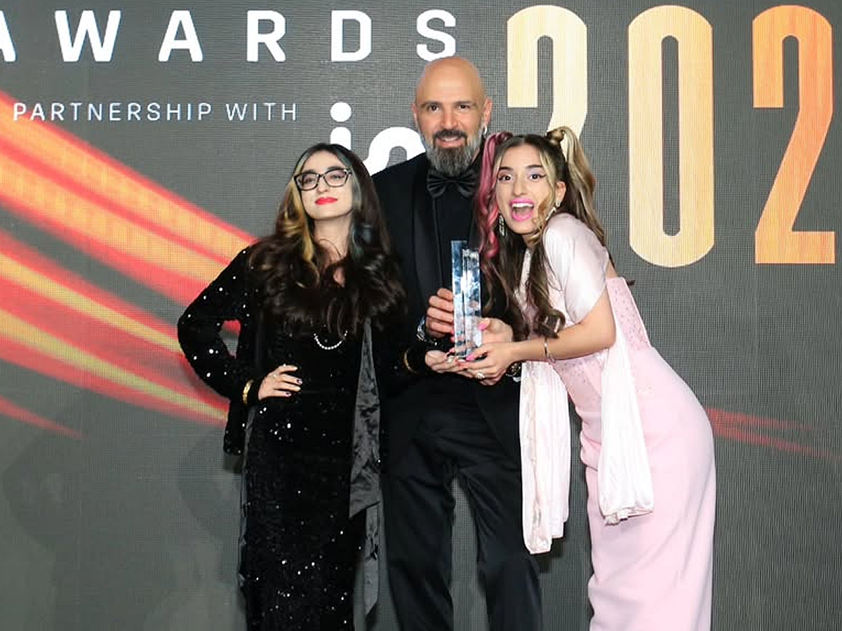 Yamuna ve Ayesha Hasan Yılın En iyi Z Kuşağı Ödülünü Kazandı
