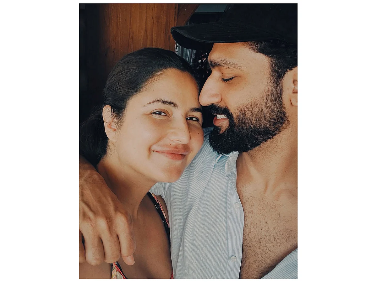 Yeni Ebeveynler Vicky Kaushal, Katrina Kaif Dördüncü Evlilik Yıldönümünü Kutladı