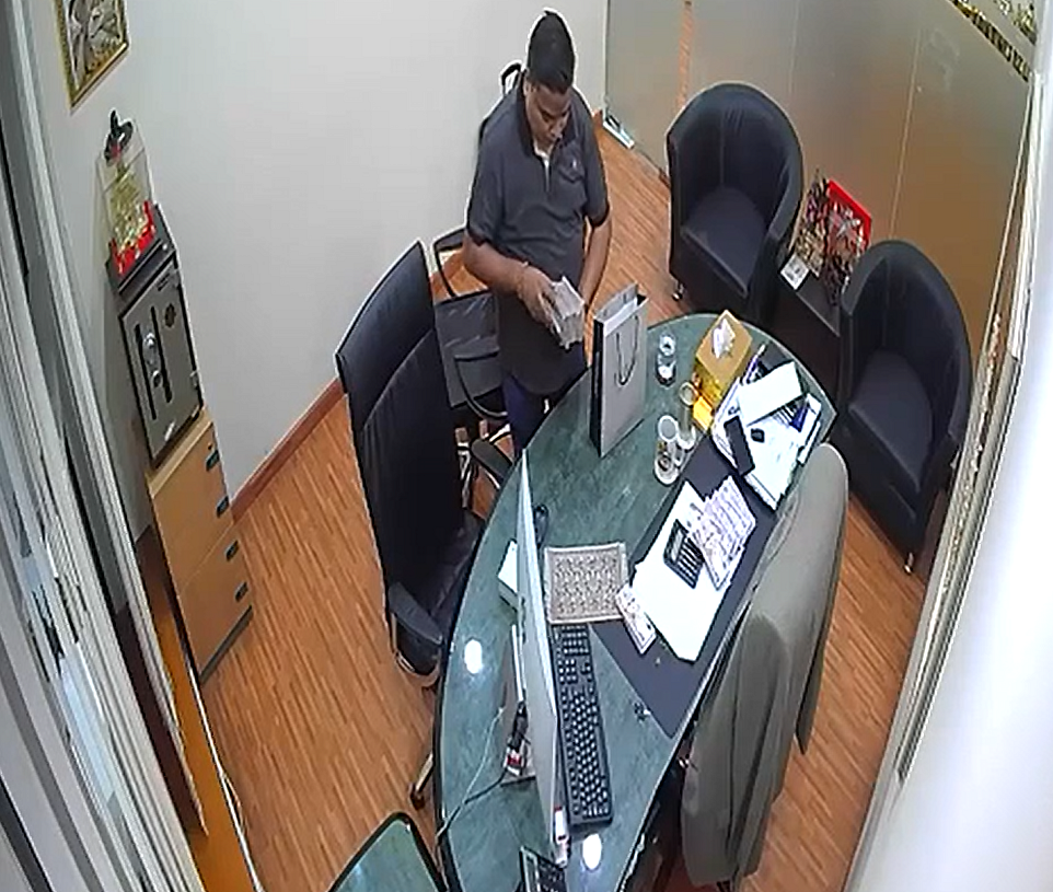 Yetkililer Bluechip Aldatmaca Para İzini Nasıl takip Ediyor; Cctv, Kurucunun Çantalara Nakit Doldurduğunu Gösteriyor