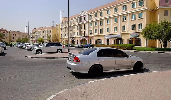 2 Dubai Topluluğunda Ücretli Otopark: Sakinler Uyum Sağlamak için Günlük Rutinleri Değiştiriyor
