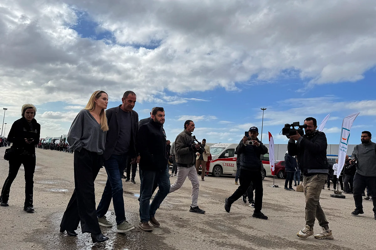 Angelina Jolie Refah Geçidi'ni Ziyaret Etti, Gazze'ye Yardım Götüren Yardım Çalışanlarıyla Buluştu