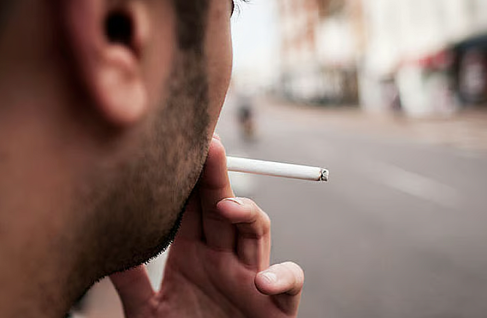 Daha Az Nefes, Aynı Riskler: BAE Doktorları Sigarayı Azaltmanın Daha Güvenli Olmadığı Konusunda Uyarıyor