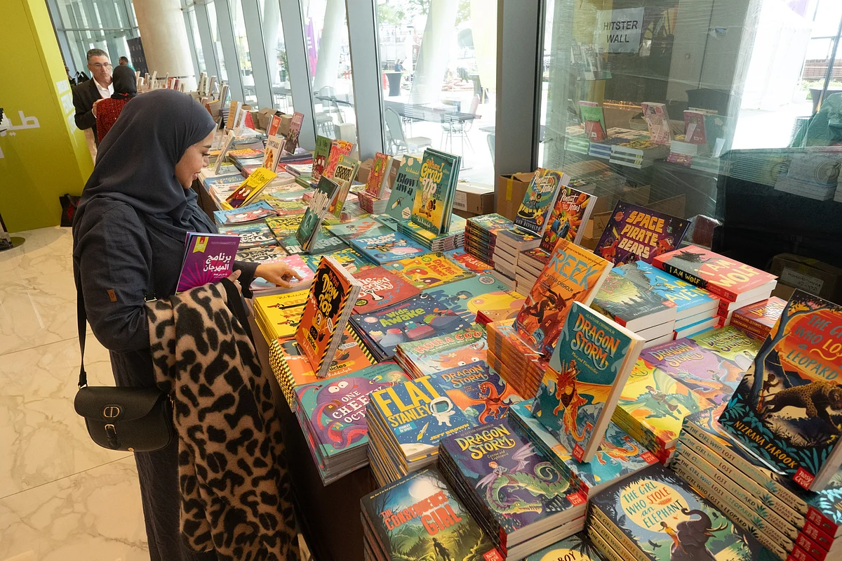 Dubai: Şairler, Müzisyenler, Sanatçılar Emirates Litfest'i Nostaljik Hikaye Anlatımıyla Açıyor