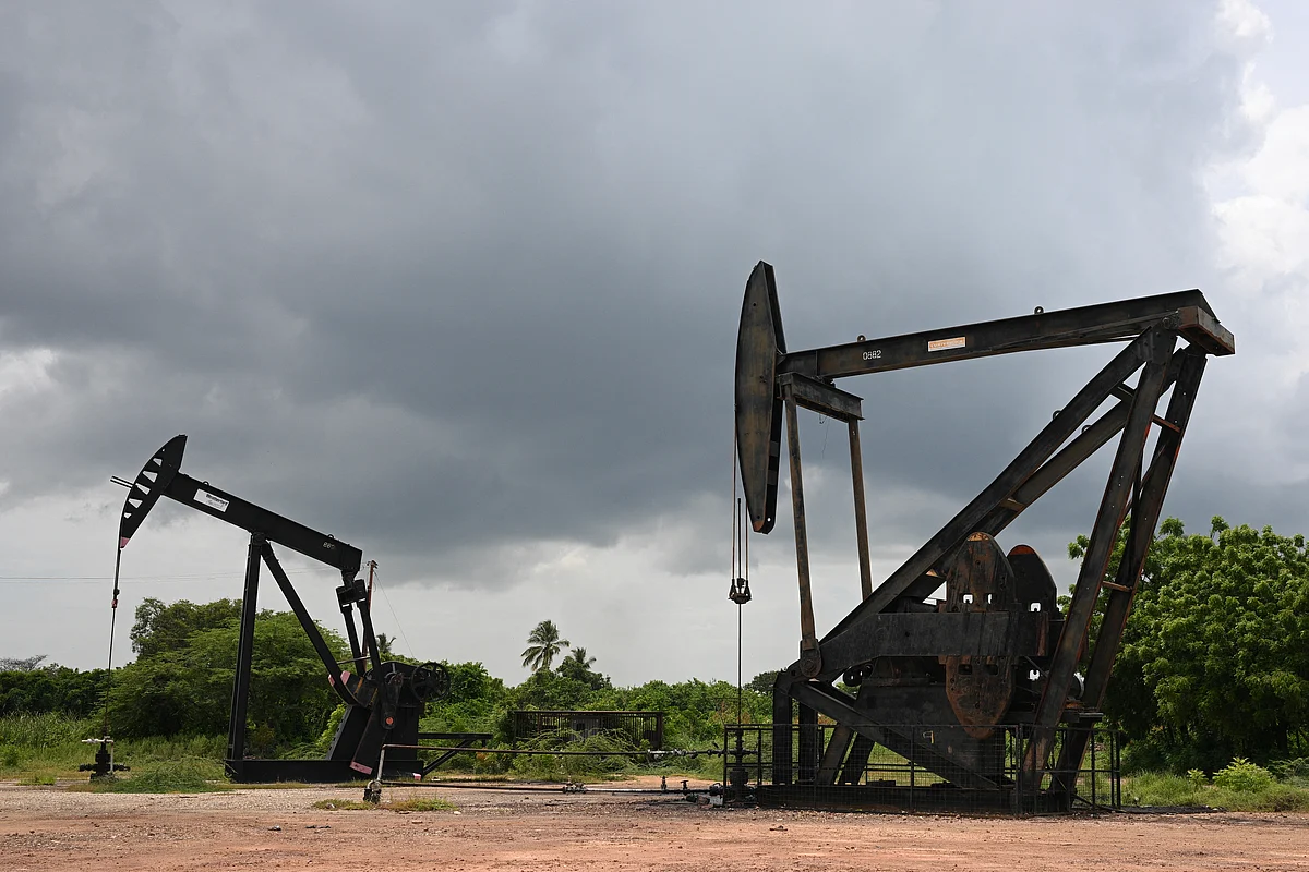 Petrol, İran'daki Potansiyel Bozulmayı ve Venezüella için Anlaşma Yapmayı Değerlendirirken İstikrarlı Bir Şekilde İlerliyor