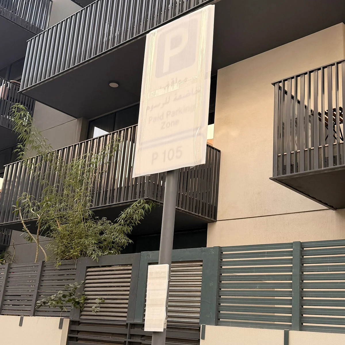 Sakinler, Dubai'nin Jumeirah Village Circle'daki Ücretli Otoparkın Tıkanıklığı Hafifletebileceğini Söylüyor