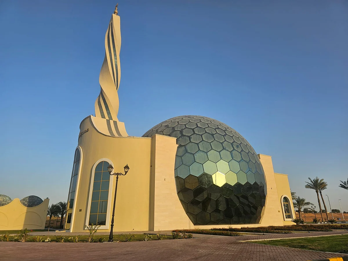 BAE Camileri: Sharjah'ın Cam Kubbeli Yeni Dua Alanı Ramazan Ayında Açılıyor