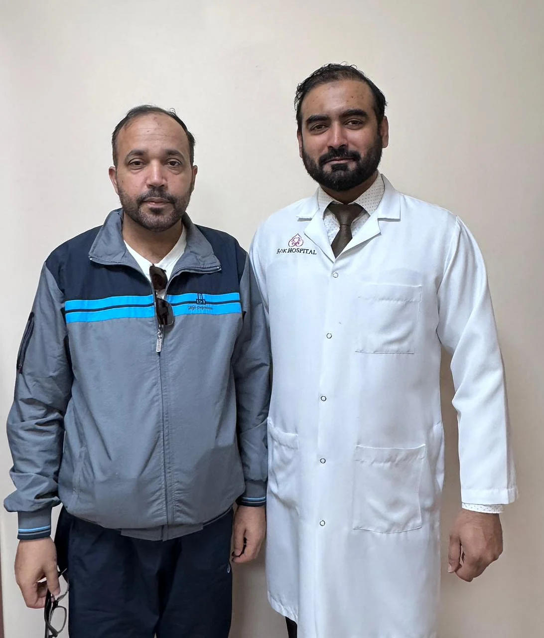 BAE imamı Düştükten Sonra Felçten Kurtuldu; Doktorlar Sırt Ağrısını Görmezden Gelmeye Karşı Uyarıyor
